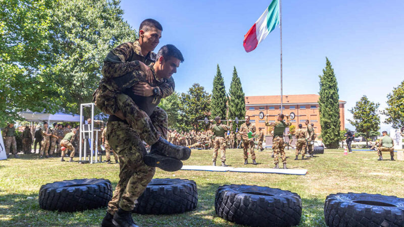 L’11° reggimento bersaglieri accoglie gli allievi dell’Accademia Militare