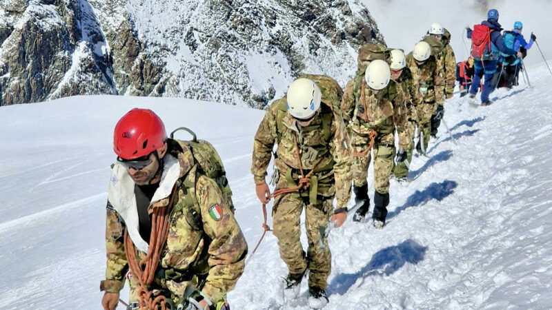 Esercito: concluso il corso di alpinismo in alta quota della brigata Taurinense