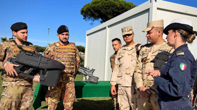 Visita al comando artiglieria controaerei di una delegazione egiziana