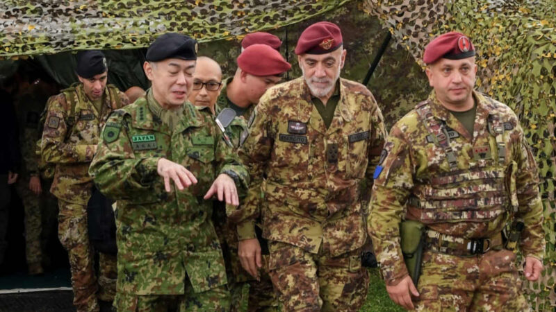 Visita ufficiale del capo di stato maggiore delle Forze Terrestri di Autodifesa giapponese