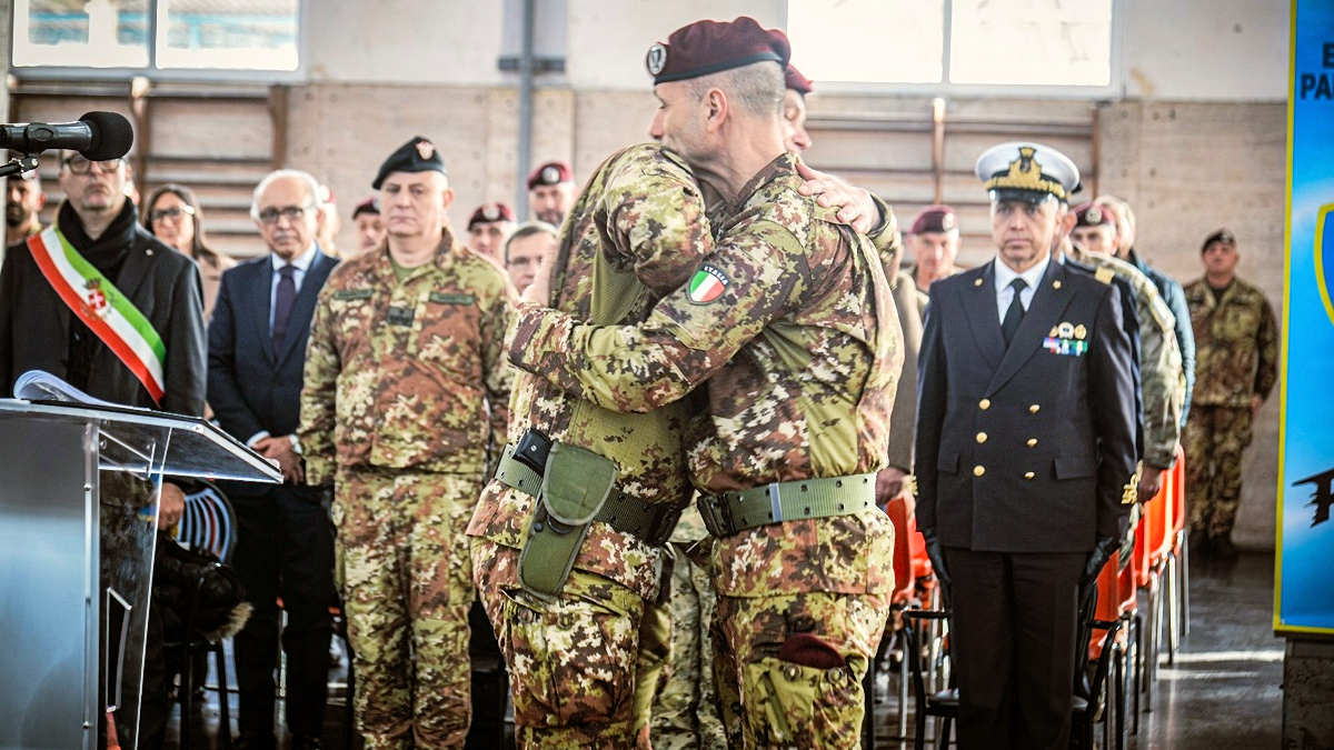 Avvicendamento al comando della brigata paracadutisti “Folgore”