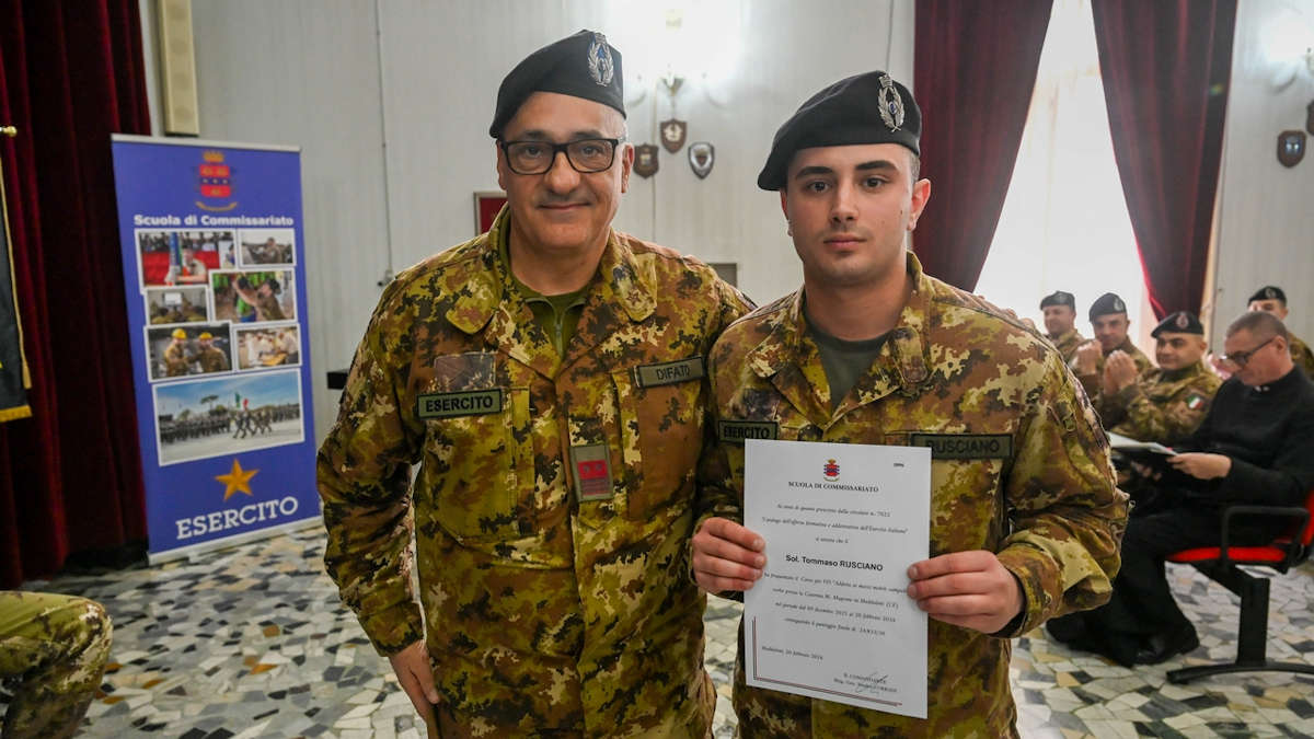 Cerimonia di consegna del basco di specialità alla Scuola di Commissariato di Maddaloni